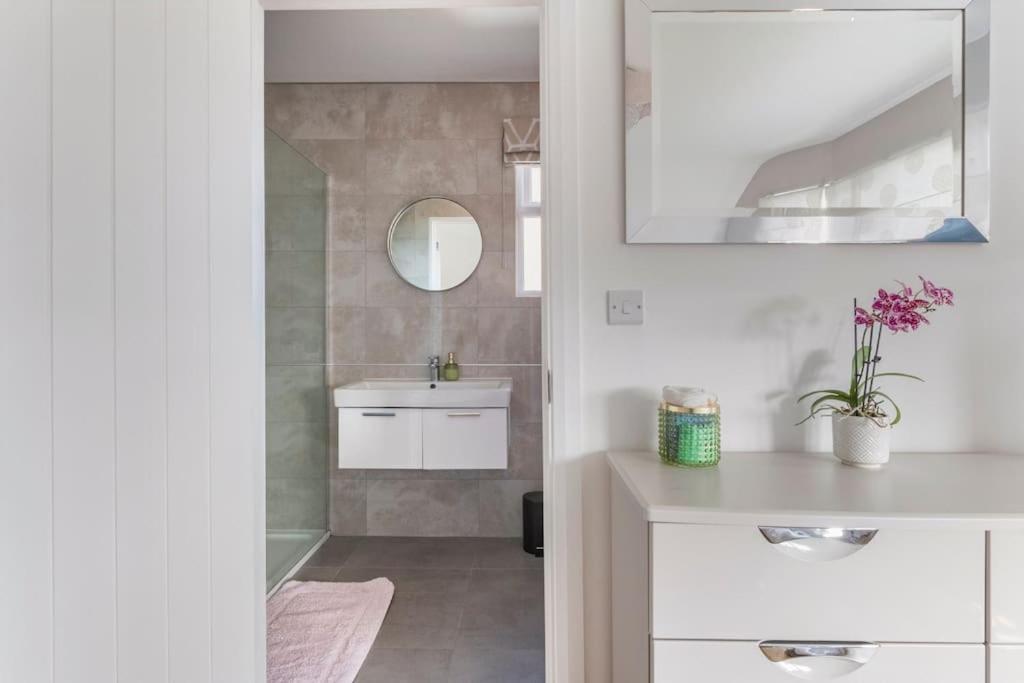 Home By The Sea In Rustington Exteriér fotografie