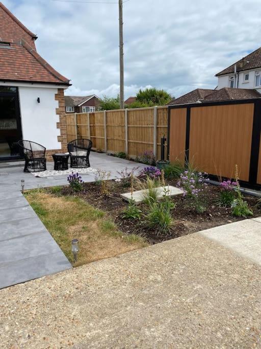 Home By The Sea In Rustington Exteriér fotografie