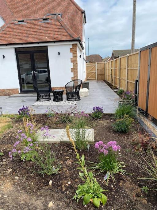 Home By The Sea In Rustington Exteriér fotografie